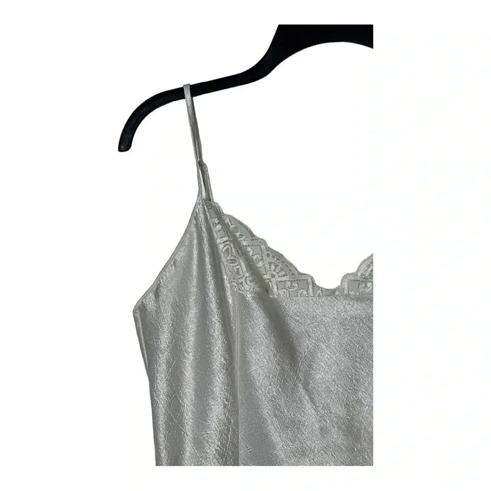 0390W. VINTAGE VICTORIA’S SECRET GOLD LABEL LINGERIE TOP WHITE IN COLOR SIZE MED